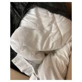 TWIN WHITE COMFORTER