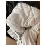 TWIN WHITE COMFORTER