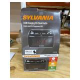 SYLVANIA SCR4986 USB-Charging CD Dual Alarm Clock Radio