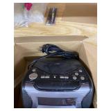 SYLVANIA SCR4986 USB-Charging CD Dual Alarm Clock Radio