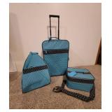 3 Pc Soft Luggage Set (Large Case 14x23 has a crack in the plastic handle see pics)