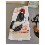 Rooster Kitchen Decor (Paper Towel Dispenser, Towels, and Decor)