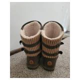 Bearpaw Boots Size 7 (Like New)