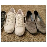 5 Pair of Womens Shoes Size 7 (Crocks, Skechers, and Rocket Dog)