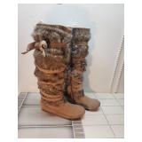 Shoedazzle Knee High tan and fur boots