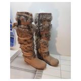 Shoedazzle Knee High tan and fur boots