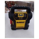 dewalt dxaej14 jump starter: 1400 peak/700 instant amps, 120 psi digital air compressor