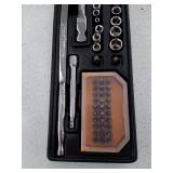 GEARWRENCH 1/4 in. Drive 6-Point SAE/Metric Slim Flex-Head Ratchet and Socket Mechanics Tool Set (55-Piece)Model: 81039