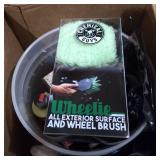 Chemical Guys HOL132 Best Car Wash Bucket Kit with Dirt Trap, 16 fl. oz, 11 Items