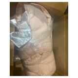 AMAZON BASICS LIGHT PINK COMFORTER SIZE 66 X 90 INCHES