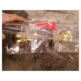 Kwikset Tylo Keyed Entry Door Knob in Polished Brass