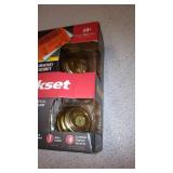 Kwikset 991 Juno Keyed Door Knob and Sgl Cyl Deadbolt Combo Pack in Polished Brass