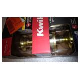 Kwikset 991 Juno Keyed Door Knob and Sgl Cyl Deadbolt Combo Pack in Polished Brass