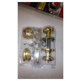 Kwikset 991 Juno Keyed Door Knob and Sgl Cyl Deadbolt Combo Pack in Polished Brass