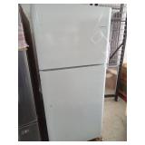 Top-Freezer Refrigerator Retail $836.99 *APP-1