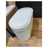 ELPHECO Mini Desktop Trash Bin Small Trash Can with Lid, 5 litres Desktop Motion Sensor Trash Can, 1.3 Gallon Waterproof Countertop Trash Can, Small Plastic Trash Can for Desk, Bedroom, Golden