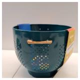 Metal Colander with Wood Handle, Powder Coated Steel Large Kitchen Strainer Stable Base,(Green, 5.5QT)(one handle is broken)