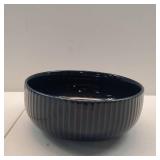 UUEMB Extra Large Salad Bowl, 2800ml Ceramic Fruit Bowl, Stylish Navy Blue Bowl Round Vertical Stripe, Soup Bowl, Serving Bowl for Salad, Fruit, Noodle, Soup(23.5x8.8cm, 95oz)