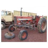International Farmall 656 Farm Tractor (Bad Motor)