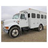 2001 International 4900 10 Passenger People Carrie