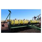 John Deere 1750 MaxEmerge Plus VacuM 8 Row Air Pla