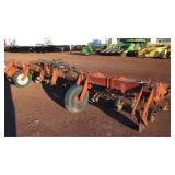 International 8 Row 30" Hydraulic Folding Cultivat