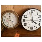 2 Wall Clocks