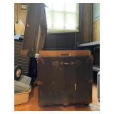 Trunk w/drawer on wheels