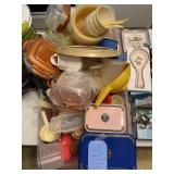 Large tote of Tupperware & plastic kitchen ware