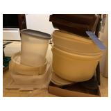 Tupperware contains & kitchen utensils