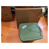 Green tote & card table