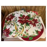 Placemats, 2 wreaths - 1 lighted