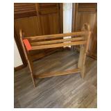 Oak quilt rack & throw