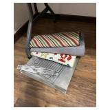 Cookie sheets, dry mats, cooling racks