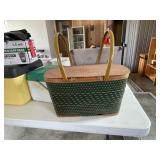 Picnic basket, box 40 gallon garbage bags