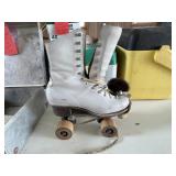 Vintage white rollerskates w/case
