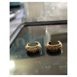 Broken pr earrings 10 kt