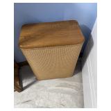 Laundry hamper
