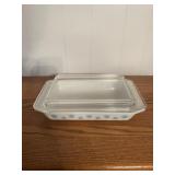 Pyrex snowflake casserole dish w/lid - 1 1/4 qt
