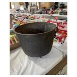 Cast iron kettle with feet