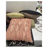4 pillows & 2 rugs