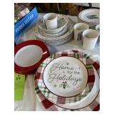 2 sets Xmas dishes