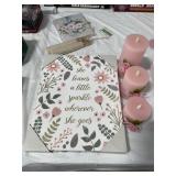 2 pink decor pictures & candles tassels