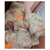 Comforter, NIB Lilac Tablecloth & Napkins