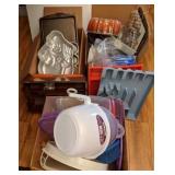 Plastic ware & Baking Pans