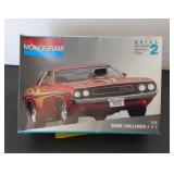 Dodge Challenger 2 ‘n 1, 1:24 Scale