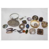 Large lot of brooches/bracelet etc.