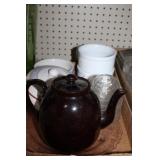 Tea pot, covered dish, small bowl etc.