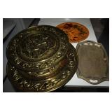 Brass wall hangs, two vintage trays