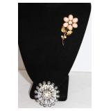 One vintage flower brooch, One multi stone charm